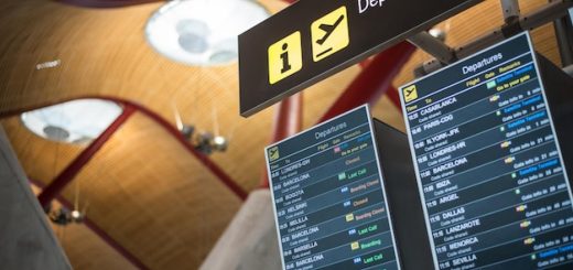 Retard important à l’aéroport : quels droits pour les passagers aériens ?