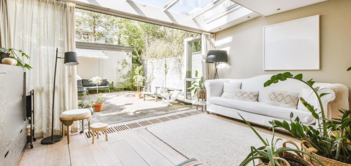 Vivre dans une maison plus ouverte sur la nature environnante grâce à une véranda en Haute-Savoie