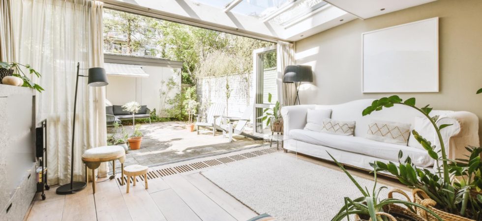 Vivre dans une maison plus ouverte sur la nature environnante grâce à une véranda en Haute-Savoie