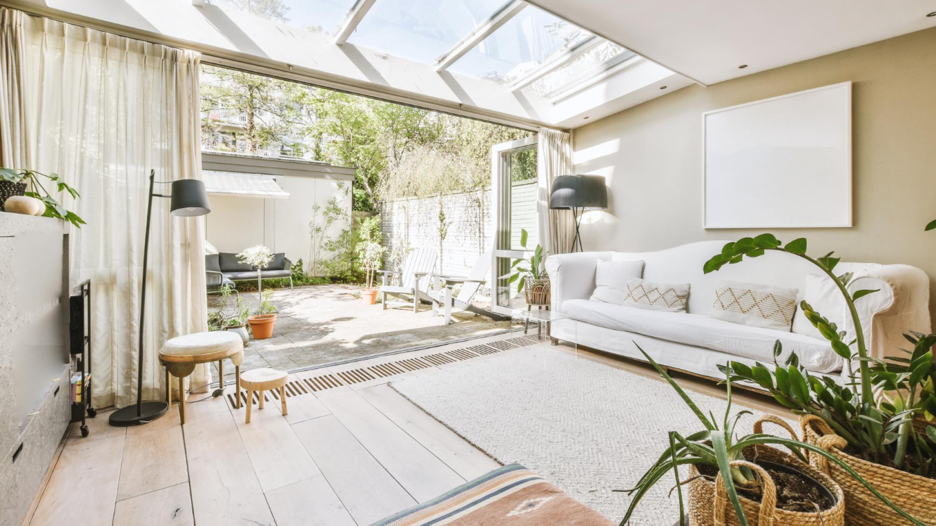Vivre dans une maison plus ouverte sur la nature environnante grâce à une véranda en Haute-Savoie